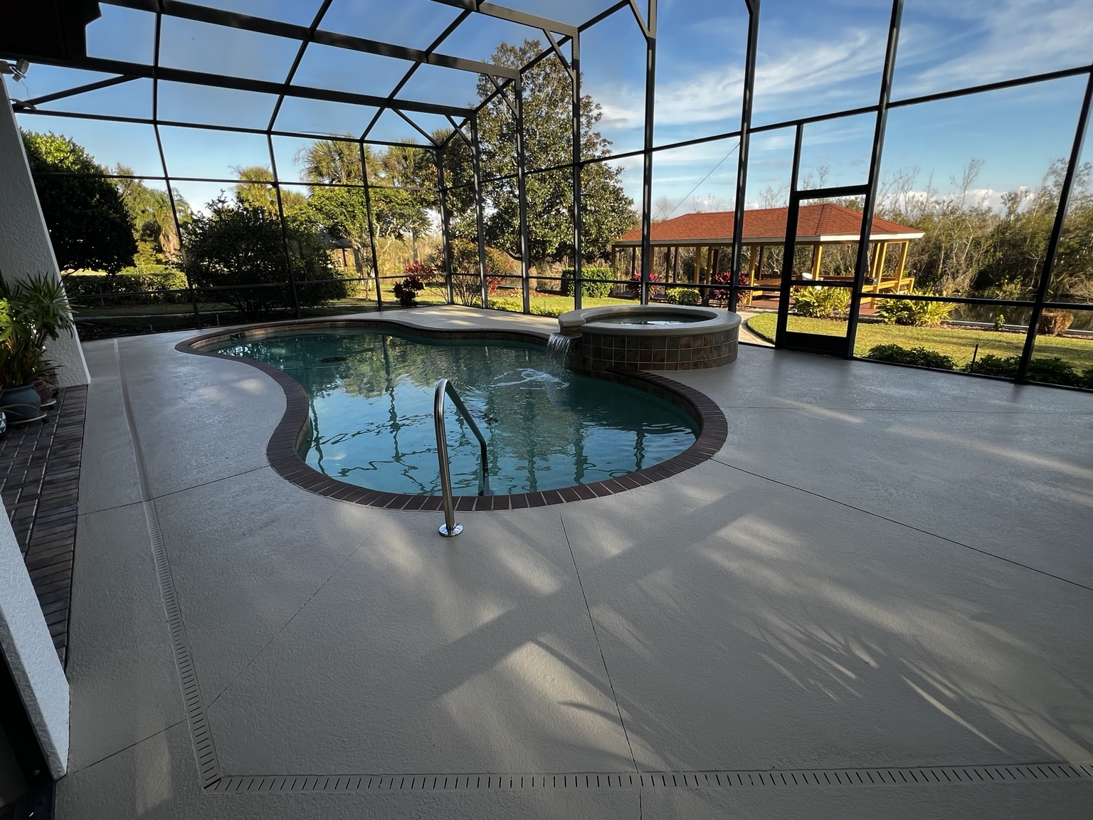 Screened pool deck