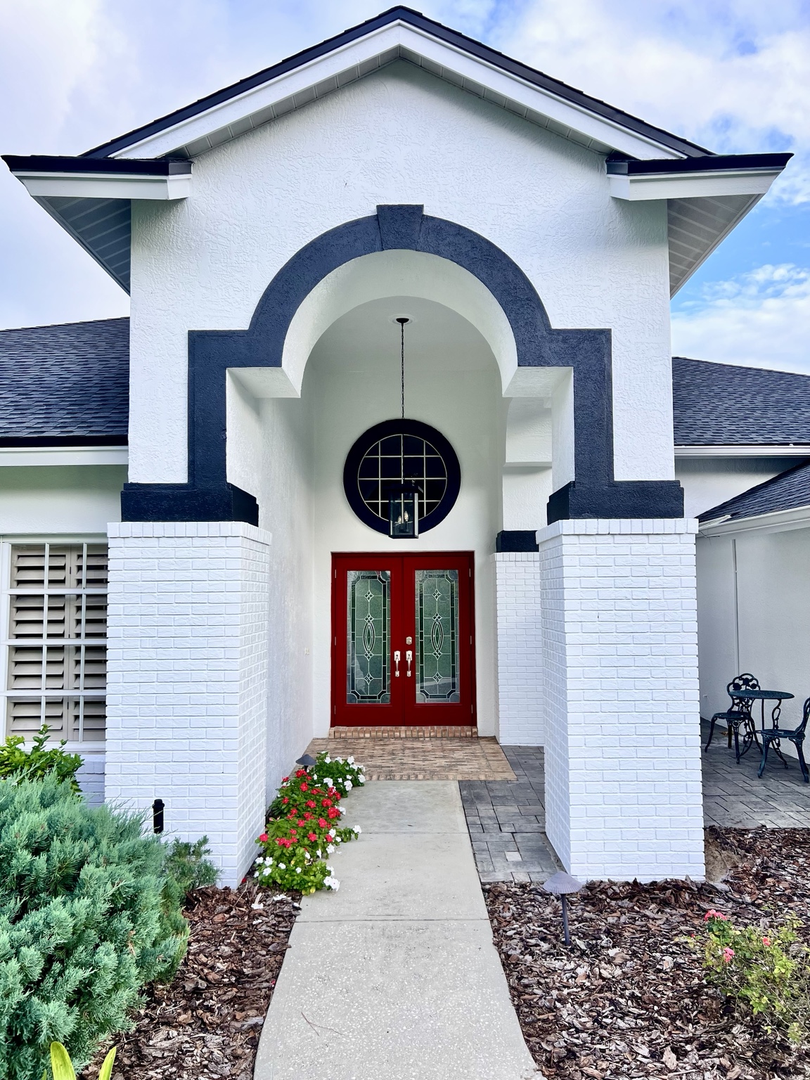 Exterior & entry details